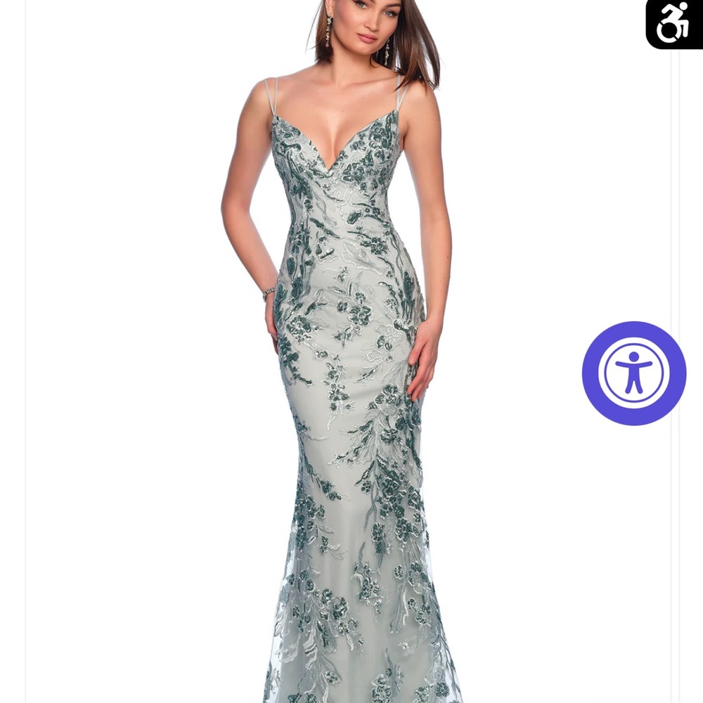 Dave & Johnny Gown in Mint - Picture 10 of 11